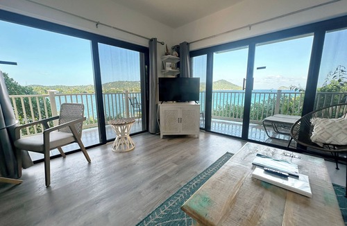Estate Smith Bay Apartment | Villa Latitudes - Closest to the Water, Very Private - Point Pleasant