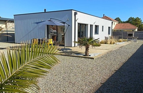Saint-Germain-sur-Ay Villa | Villa Le Bois Flotté 250m from the sea