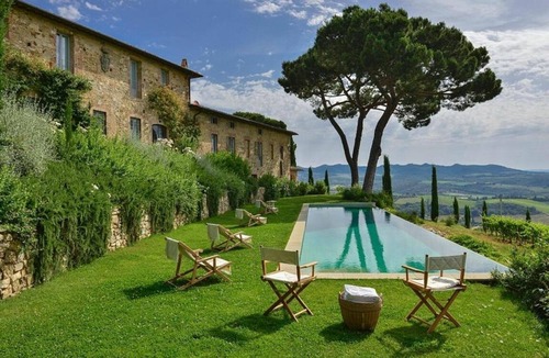 Pievasciata Villa | Villa Le Cantine di Cerreto, a magnificent villa for rent in the Sienese countryside, with an in.