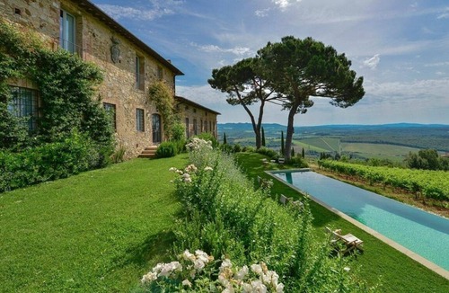 Pievasciata Villa | Villa Le Cantine di Cerreto, a magnificent villa for rent in the Sienese countryside, with an in.