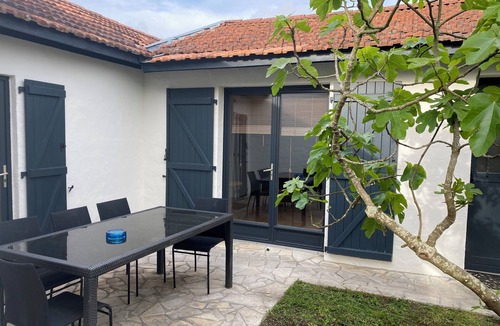 La Teste-de-Buch House | Villa Le Figuier ideally located in a peaceful, central neighborhood.