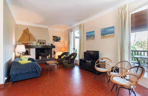 Les Estagnots House | Villa LE MENEZ for 10 persons with view on the marine lake