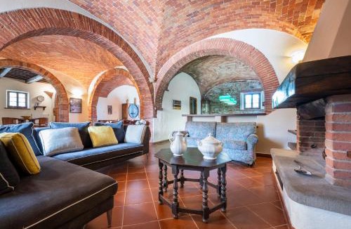 Lucignano Villa | Villa le Rondini con giardino e piscina privata