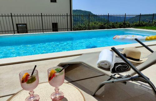 Marezige Villa | Villa Lea Marezige Heated Pool near Koper