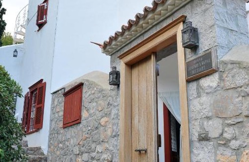 idhra House | Villa Leonard