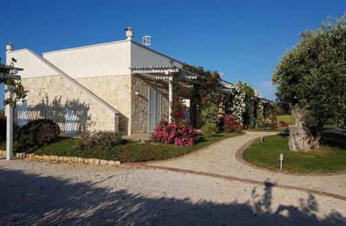 Conversano House | Villa Leralora - Exclusive Pool and Garden Retreat
