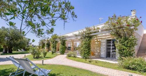 Conversano House | Villa Leralora - Exclusive Pool and Garden Retreat