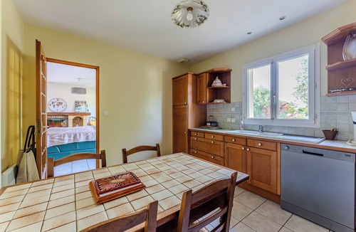 La Teste-de-Buch Villa | Villa Les Tamaris – Peaceful 8-Person Retreat with Garden, Near Arcachon Beaches