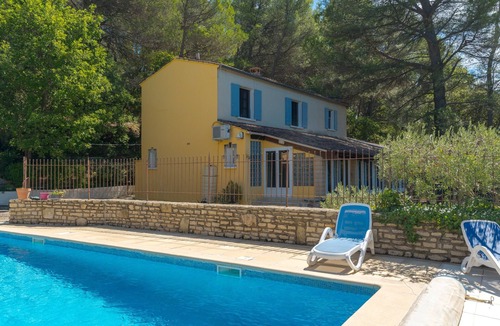 Lioux Villa | Villa "Les Vallons" with private pool, garden, and Wi-Fi