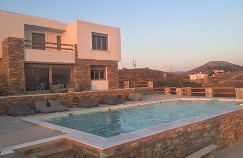 Azolimnos Villa | Villa 'Lina Syros' with Sea View, Wi-Fi and Air Conditioning
