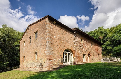 Gambassi Terme Villa | Villa Linchiano with Private Pool for 11 Guests