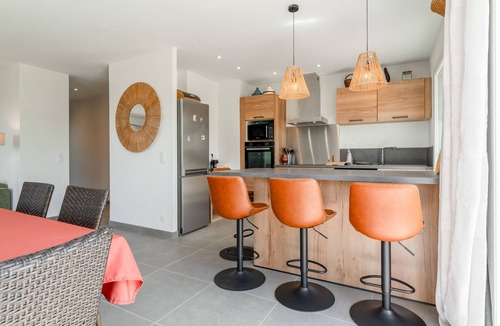 Villedieu Villa | Villa “Lo Ginest” with Mountain View, Wi-Fi, and Air Conditioning