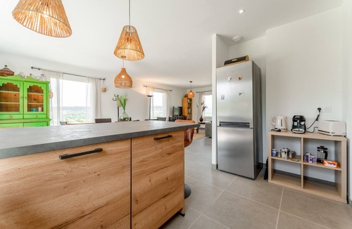 Villedieu Villa | Villa “Lo Ginest” with Mountain View, Wi-Fi, and Air Conditioning