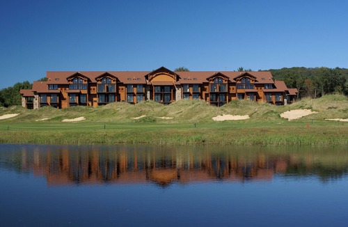 Wisconsin Dells Condo | Villa Loft @ Chula Vista - Sleeps 7 - Waterparks INCLUDED for FREE - Top Floor
