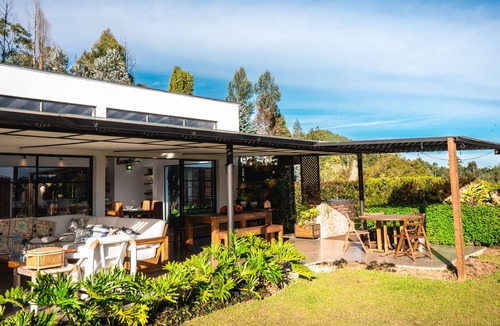 Retiro Villa | Villa Lorena