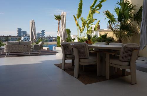 Palm Jumeirah Villa | Villa Lugano By Luxury Explorers Collection