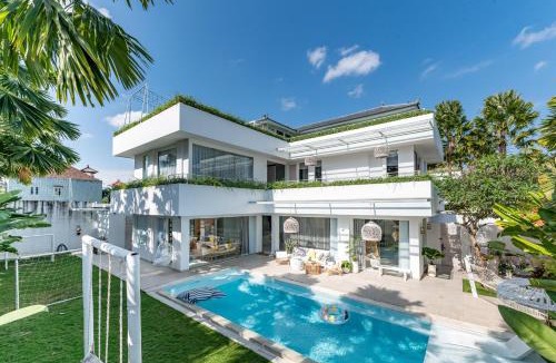 Babakan Villa | Villa Luja by GORO
