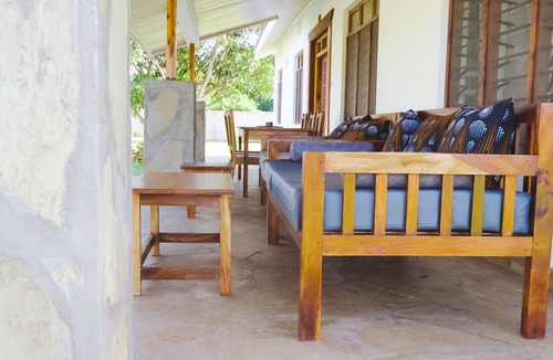 Msambweni Villa | Villa m. Pool, Tropischen Garten & ca 7 Minuten zum Herrlichen Weißen Sandstrand