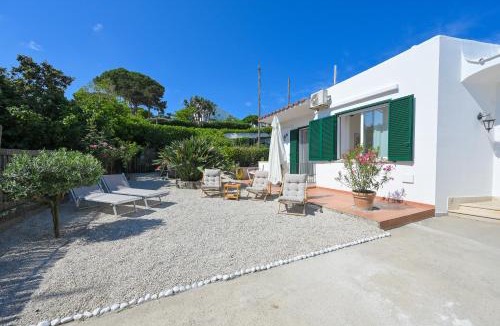 Ischia Ponte Villa | Villa Maddalena a Ischia, Piscina, Giardino Attrezzato, Terrazzi e Parcheggio Privato