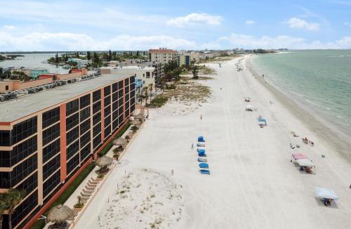 Madeira Beach House | Villa Madeira by Travel Resort Services