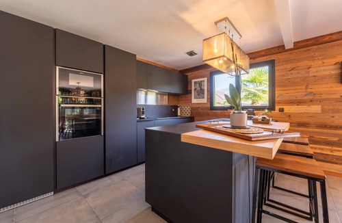 Saint-Jorioz Villa | Villa 'Maison Neuve Proche Lac D'Annecy' with Mountain View, Private Terrace and Wi-Fi
