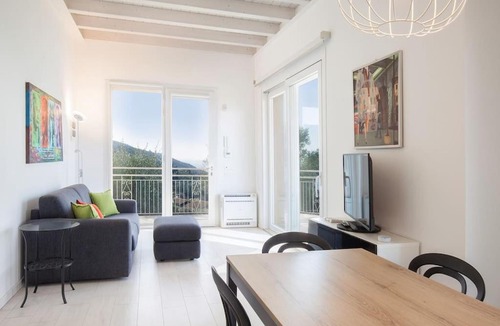 Albisano Apartment | Villa Malù - APT Luisa Piscina e vista lago