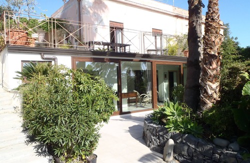 Aci Trezza House | VILLA MANCINI - Loft right by the sea in front of the Faraglioni
