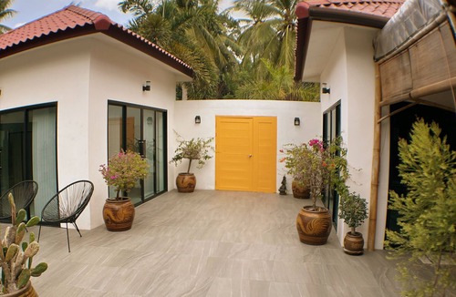 Ko Pha-ngan Villa | Villa Manni, bright and welcoming, nestled among coconut trees