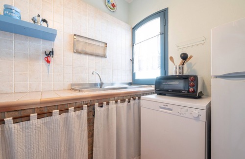 Villaggio delle Mimose Villa | Villa 'Mare E Monti' with Sea View, Wi-Fi and Air Conditioning