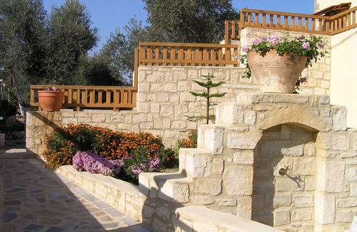 Kaloniktis Villa | Villa MARIA, ideal base for your excursions in Rethymno and the island of Crete!