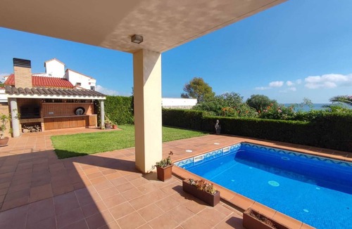 Alcanar Villa | Villa Maricel, in front of the sea with pool
