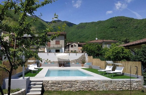 Miane House | Villa Marsica E: A modern and graceful two-story apartment immersed in a splendid landscape, in the heart of a wonderful little town, with Free WI-FI.