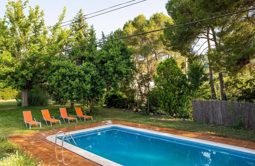 Torrelavit Villa | Villa "Masia Can Comas" with Pool, Garden & Wi-Fi