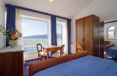 Seget Vranjica Hotel | Villa Mediterana