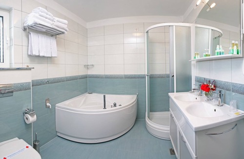 Seget Vranjica Hotel | Villa Mediterana