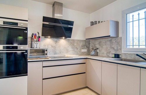Le Luc House | Villa Mehdaeve by Interhome