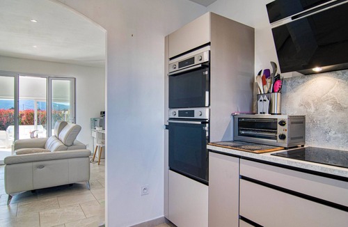 Le Luc House | Villa Mehdaeve by Interhome