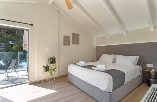 Perigiali Villa | Villa 'Mella Roa - Onyx' with Sea View, Wi-Fi and Air Conditioning