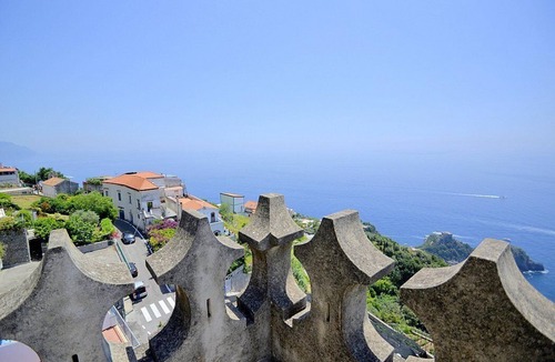 Conca dei Marini House | Villa Merlata: A charming apartment created inside an ancient watch tower.