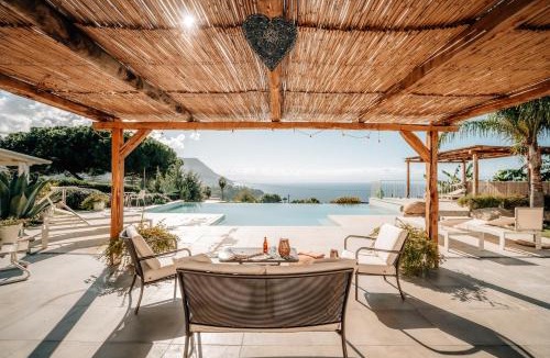 Ricadi Villa | Villa Michaela con piscina privata e vista mare
