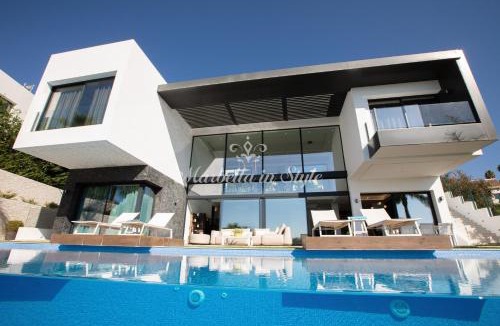 New Golden Mile Villa | Villa Michaela moderna de súper lujo con piscina y vistas