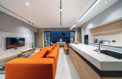 Side Villa | Villa Milo