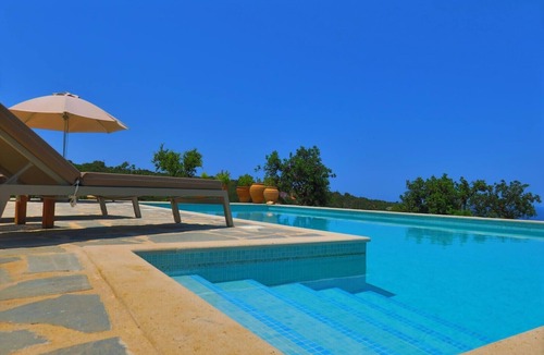 Gerani Villa | Villa Minea, 4 bedroom villa, large heated pool, walking distance to the village