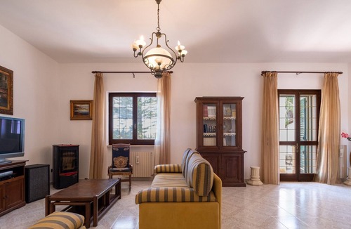 Cocumola Villa | Villa 'Minerva' with Private Terrace, Private Garden and Air Conditioning
