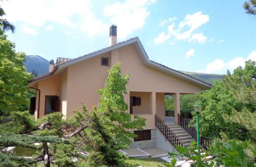 Fiastra House | Villa Miralago