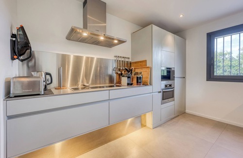 Cote d'Azur- French Riviera Villa | Villa Moderne à 5 minutes de la place des lices