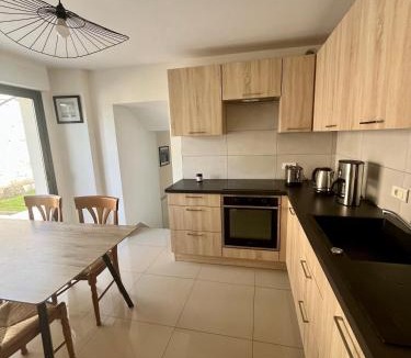 Baud House | Villa Monica