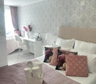 Lupeni Apartment | Villa Monica