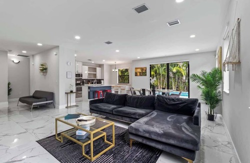 Golden Glades House | Villa Moonlight | Pool Jacuzzi BBQ Pickleball