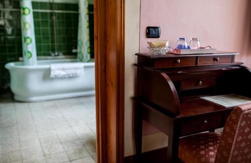 Mologno Hotel | Villa Moorings